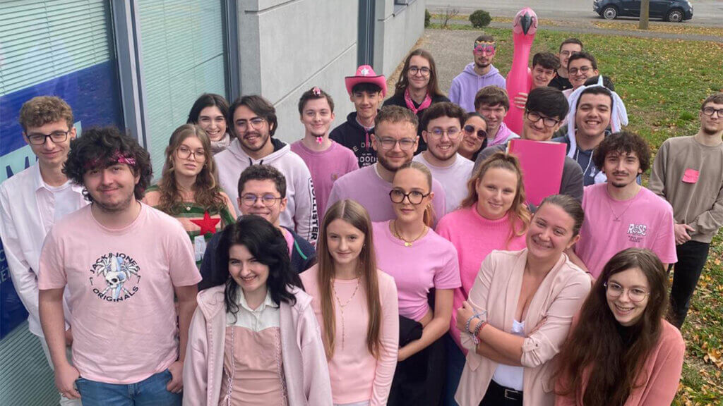 Mobilisation des étudiants de La Manu pour Octobre Rose contre le cancer du sein