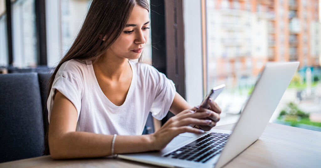 Une étudiante recherche une alternance