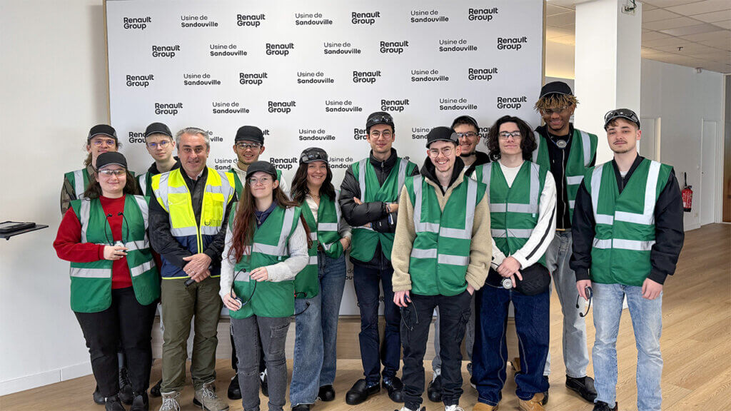 Les étudiants de l'école du numérique La Manu en visite chez Renault au Havre