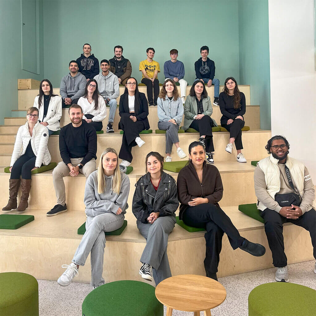 Étudiants à La Manu Chartres, l'école supérieure des métiers du numérique