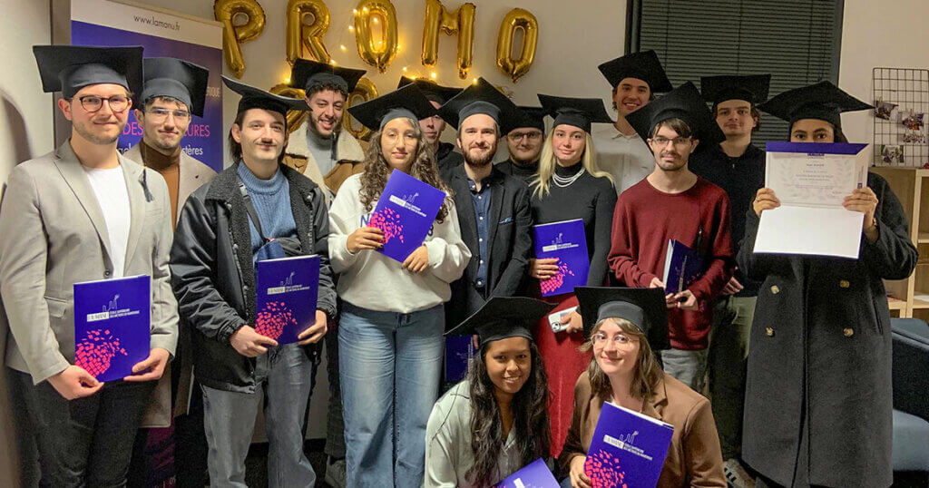 Photo de la remise des diplômes pour les étudiants de La Manu à Amiens