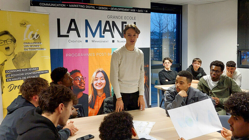 Des élèves de terminale du lycée Robert de Luzarches à La Manu Amiens pour découvrir le numérique